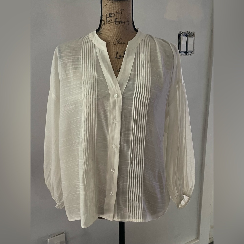 NWT- BANANA REPUBLIC Ivory Shimmery Poet’s Blouse